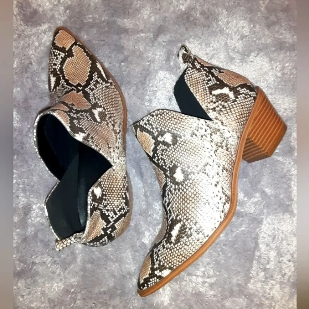 Ladies Western Snakeprint cut out ankle boots sz 9.5